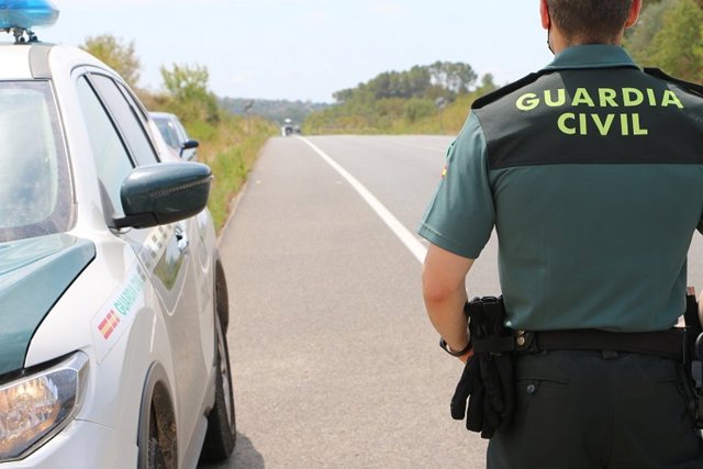 Archivo - Un agente de la Guardia Civil 