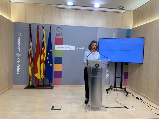 La regidora de Modelo de Ciudad, Vivienda Digna y Sostenibilidad, Neus Truyol, en rueda de prensa