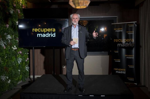 Archivo - El concejal del Grupo Mixto y miembro de Recupera Madrid Luis Cueto presenta su candidatura a la alcaldía de la capital con Recupera Madrid  