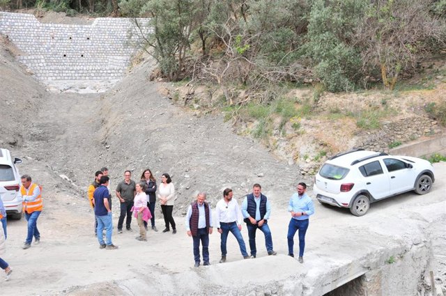 Obras en la zona de Los Guájares (Granada) afectada por el incendio.