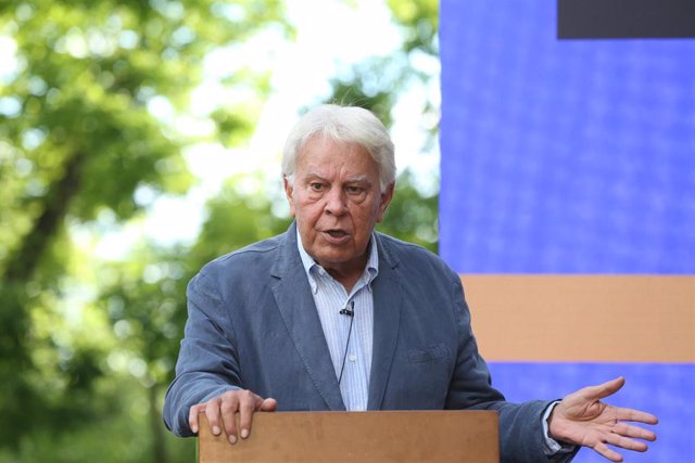 Archivo - El expresidente del Gobierno, Felipe González, durante la entrega del I Premio Rojana 'Alfredo Pérez Rubalcaba’, a 21 de junio de 2021, en la Fundación Felipe González, Madrid, (España).