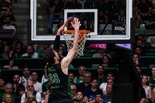 Archivo - Anter Tomic of Club Joventut Badalona in action during the ACB Liga Endesa Semi Finals Playoff Game 3 match between Club Joventut Badalona and FC Barcelona at Palau Olimpic de Badalona on June 08, 2022 in Badalona, Barcelona, Spain.