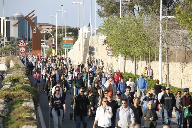 Peregrinos durante la romería de la Santa Faz en Alicante en 2023.