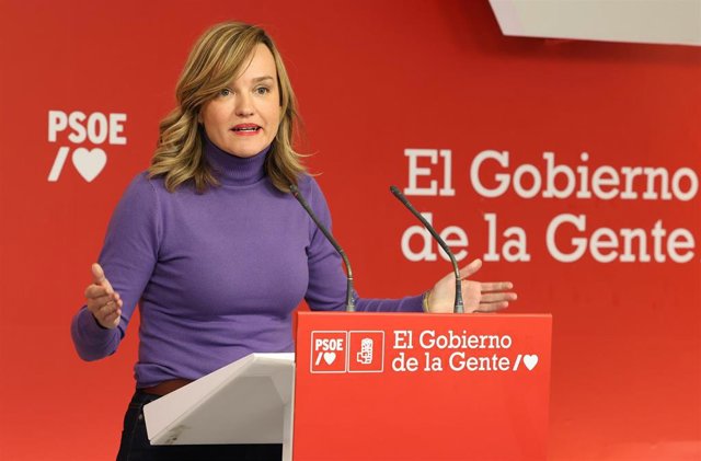 Archivo - La ministra de Educación y Formación Profesional, Pilar Alegría, durante una rueda de prensa en la sede del PSOE.