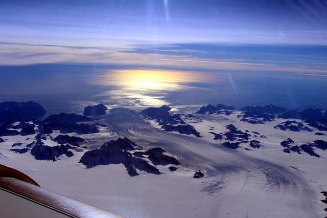 Glaciar Steenstrup Durante La Temporada De Deshielo De Verano En 2016.