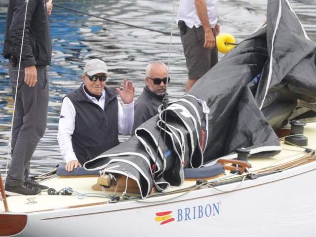 Don Juan Carlos ha salido a navegar con 'El bribón'