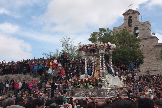 Archivo - Imagen de archivo una procesión de la Romería de laVirgen de la Cabeza