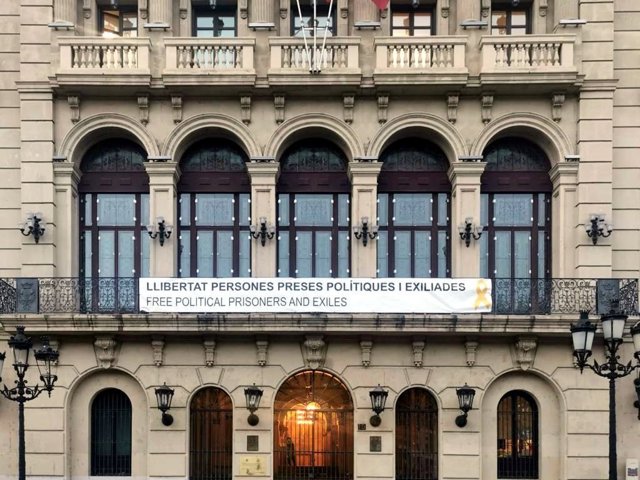 Archivo - Pancarta de suport als presos sobiranistes a la Paeria de Lleida