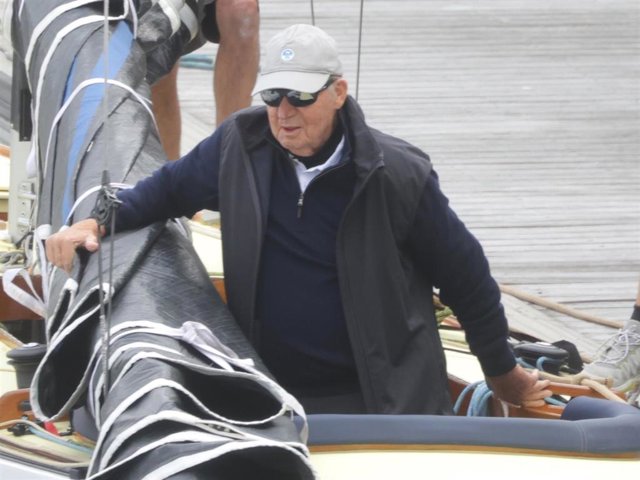 El Rey Juan Carlos ha vuelto a salir a navegar a bordo de 'El Bribón'
