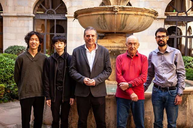 Los finalistas, junto a Vera y Attenelle.