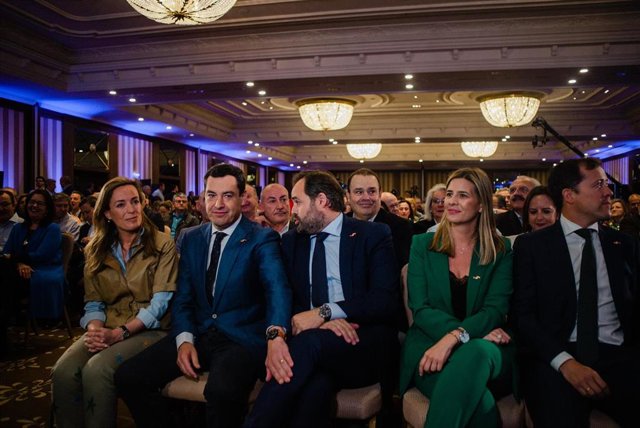 Juanma Moreno arropa a Paco Núñez en un acto en Toledo