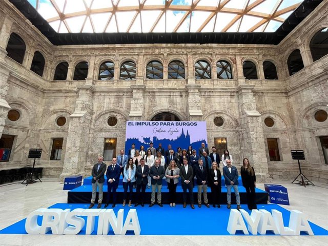 En el centro, abajo, el vicesecretario general de Organización del PP, Miguel Tellado, la candidata popular al Ayuntamiento de Burgos, Cristina Ayala, y el presidente provincial del PP, Borja Suárez, en la presentación de la candidatura al 28M