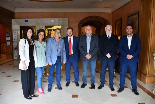 La Asociación de Taxistas de Ciudad Real premia al consejero de Fomento del Gobierno regional