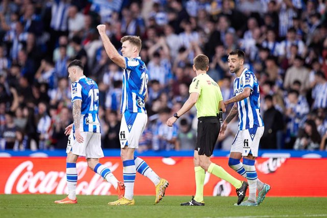 Archivo - Alexander Sorloth of Real Sociedad reacts after scoring goal during the La Liga Santander match between Real Sociedad and CA Osasuna at Reale Arena  on December 31, 2022, in San Sebastian, Spain.