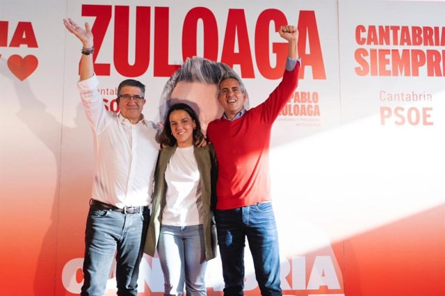Patxi López, Lydia Terán y Pablo Zuloaga en el acto de Reocín.