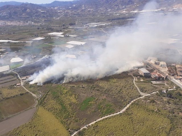 Incendio agrícola entre Motril y Salobreña