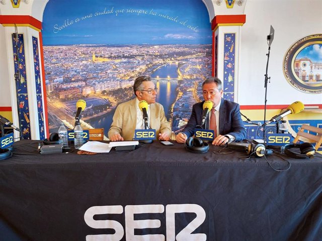 El secretario general del PSOE-A, Juan Espadas, este lunes durante su entrevista con la Cadena Ser.