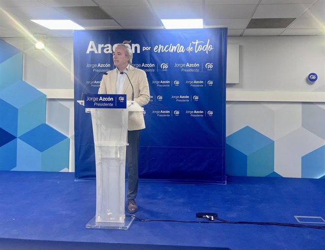Azcón (PP) insiste en mantener un debate "cara a cara" con Lambán "para ofrecer calidad democrática" a los aragoneses.