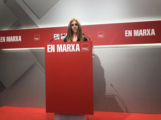 La portavoz del PSC, Èlia Tortolero, en una rueda de prensa en la sede del partido
