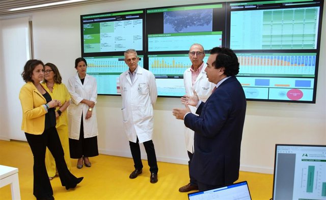 La consejera de Salud y Consumo, Catalina García, en su visita al Centro Avanzado de Diagnóstico por Imagen (CADI) de Andalucía.