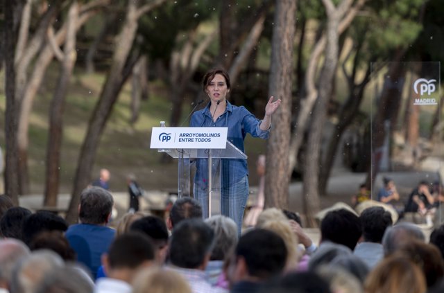 La presidenta de la Comunidad de Madrid y del Partido Popular de Madrid, Isabel Díaz Ayuso, interviene en un encuentro con afiliados, en el Pinar de Arroyomolinos, a 24 de abril de 2023