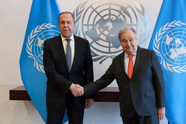 El ministre d'Exteriors de Rússia, Serguei Lavrov, amb el secretari general de l'ONU, António Guterres
