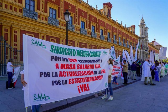 Manifestación convocada por Sindicato Médico Andaluz ante San Telmo, foto de archivo