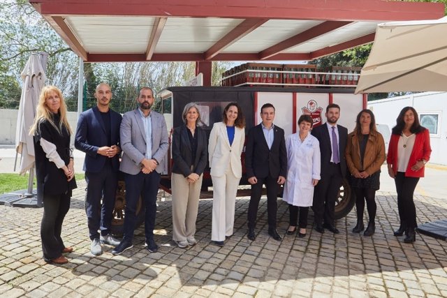 Visita institucional en el Centro de desarrollo tecnológico de Suntory Beverage & Food Spain (SBFS) en Tordera (Barcelona) .