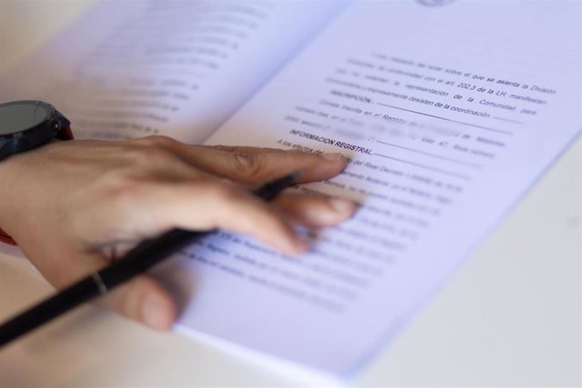 Archivo - Firma de una hipoteca