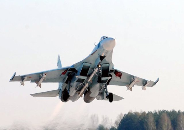 Archivo - Imatge d'un caça rus SU-27 
