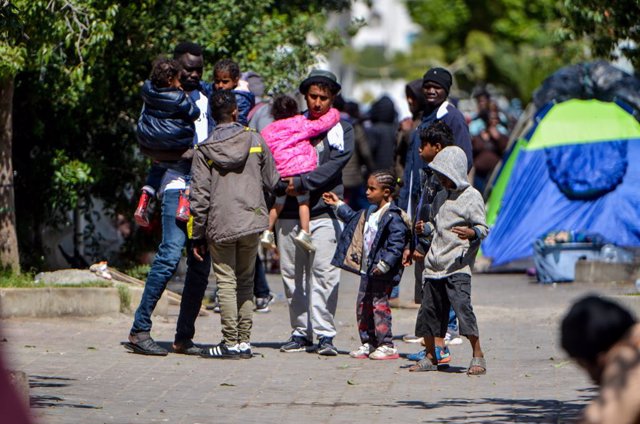 Protesta de migrants davant la seu d'ACNUR a Tunísia