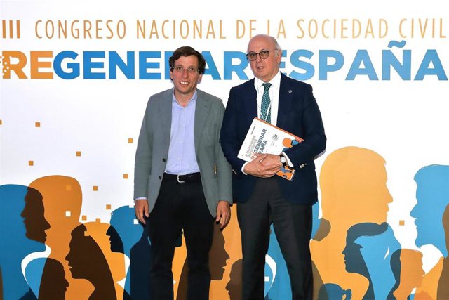 Martínez-Almeida y Olcese en la clausura