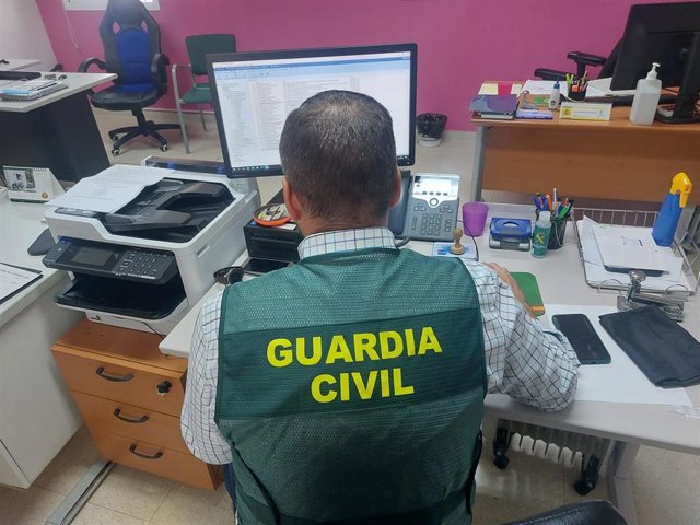 Archivo - Agente de la Guardia Civil. 