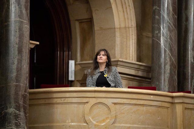 Archivo - La presidenta de Junts, Laura Borràs, durante una sesión de control en el Parlament de Catalunya, a 8 de febrero de 2023, en Barcelona, Catalunya (España). La expresidenta del Parlament se sienta este viernes en el banquillo, acusada de prevaric