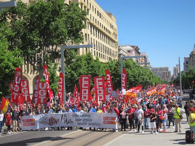 Manifestación convocada por UGT y CCOO en Aragón con motivo del Día del Trabajador, a su paso por el paseo Independencia de Zaragoza.