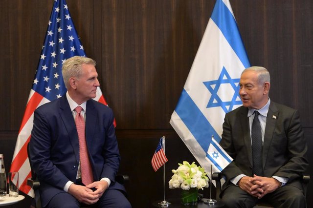 El presidente de la Cámara de Representantes de EEUU, Kevin McCarthy, junto al primer ministro de Israel, Benjamin Netanyahu.