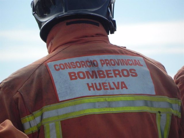 Archivo - Imagen de recurso de un bombero del Consorcio Provincial.