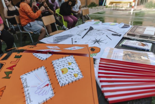 L'alumnat de la Secció IES Conselleria de València converteix les rondalles d'Enric Valor en un instrument d'inclusió