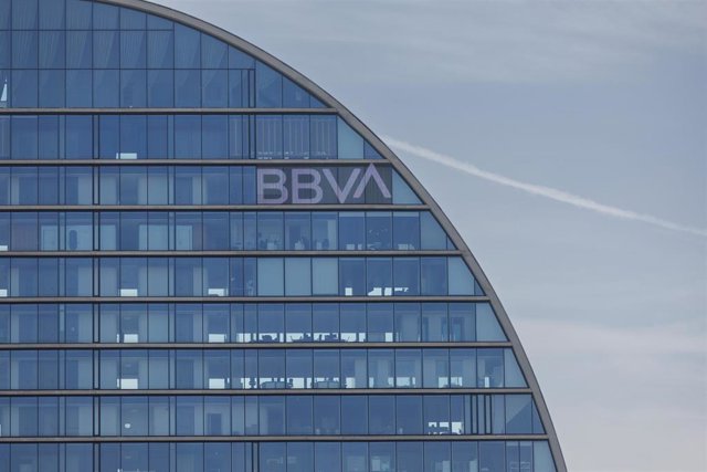 Fachada del banco del BBVA en la ciudad del BBVA, a 10 de abril de 2023, en Madrid (España).