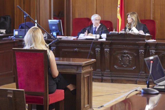 Segunda sesión del juicio con jurado popular contra la mujer acusada de asesinar a una pareja en julio de 2020 en la Audiencia Provincial