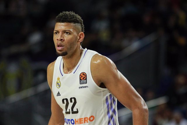 Archivo - Walter Samuel Tavares da Veiga of Real Madrid looks on during Turkish Airlines Euroleague basketball match between Real Madrid and Valencia Basket at Wizink Center on March 09 in Madrid, Spain.