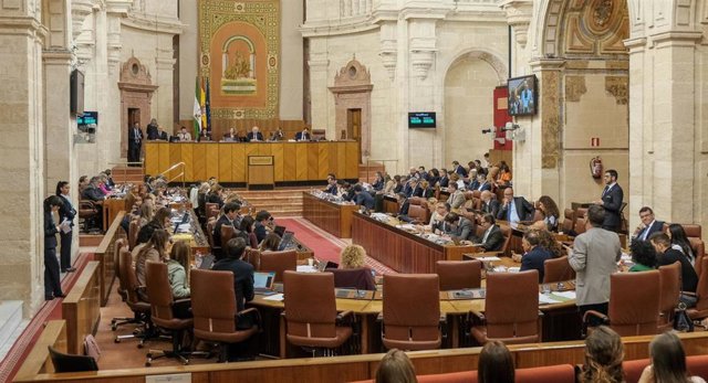 Archivo - Salón de Plenos del Parlamento andaluz. (Foto de archivo).