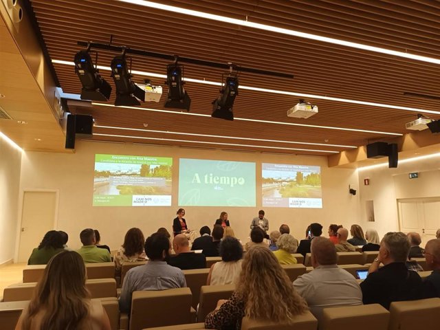 La candidata de Más Madrid a la Alcaldía, Rita Maestre, presenta con el candidato municipal Álvaro Fernández, su programa de movilidad para la ciudad