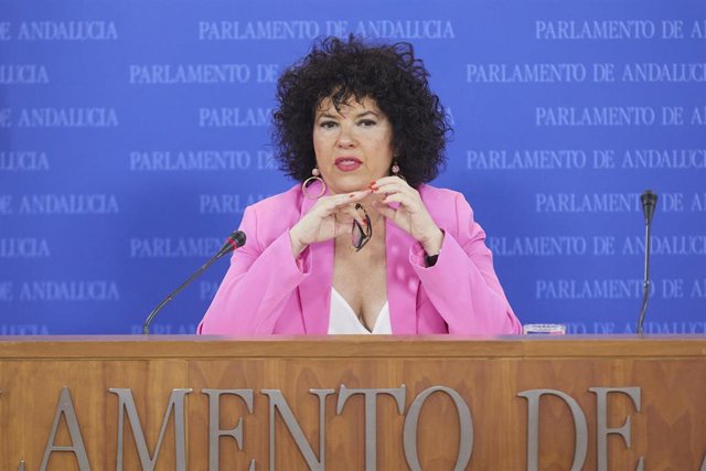 La presidenta del Grupo Parlamentario Mixto-Adelante Andalucía, Maribel Mora, este miércoles en rueda de prensa. 