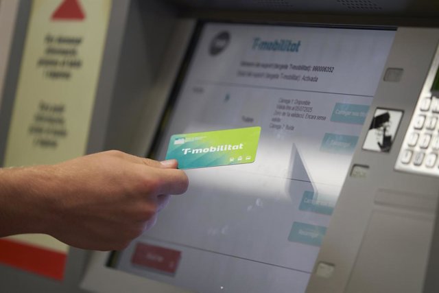 Archivo - T-mobilitat de l'ATM