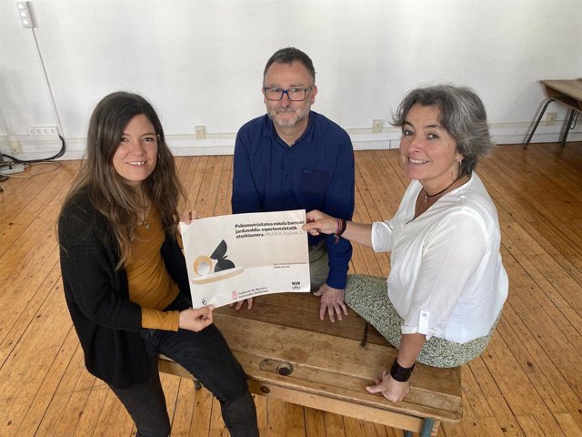 Ezkerretik eskuinera: Maider Itoiz, Aitor Bengoetxea eta Edurne Koch