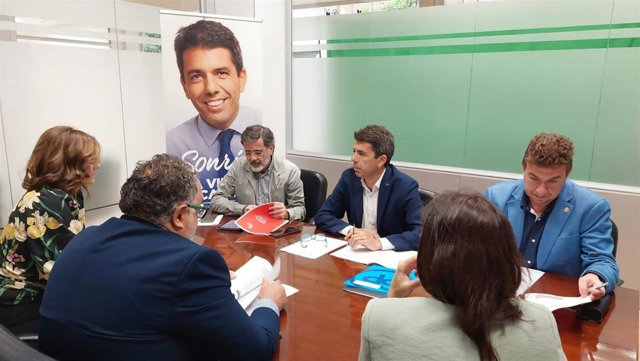 El presidente del PPCV, Carlos MAzón, se ha reunido con representantes de CONCOVAL