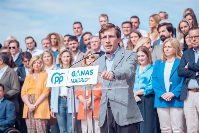 El alcalde de Madrid, José Luis Martínez-Almeida, interviene en la presentación de las candidaturas del PP de Madrid para la Asamblea y el Ayuntamiento de Madrid.