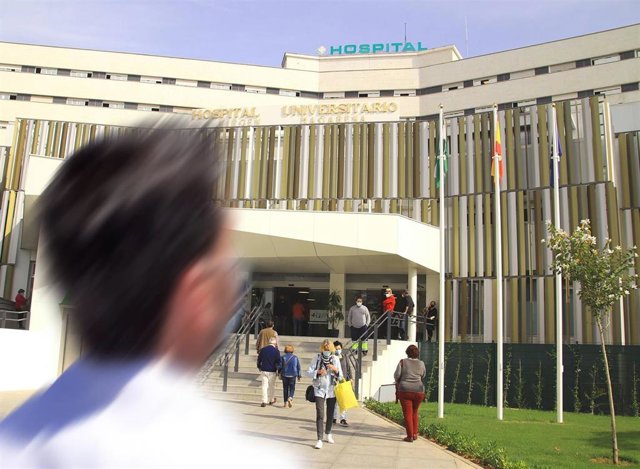 Archivo - Entrada principal del Hospital Virgen Macarena.