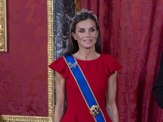 Los Reyes de España Felipe y Letizia a su llegada a la cena de gala organizada por los Reyes al presidente colombiano, en el Palacio Real, a 3 de mayo de 2023, en Madrid (España).